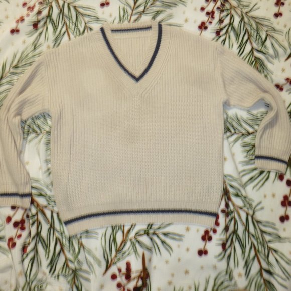 Women's Super soft V-neck  Ribbed  Knitted White Sweater Sz M( 6 US) - Picture 2 of 6